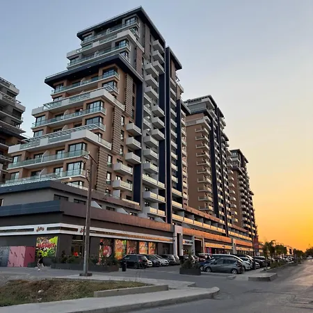 Riverside Holiday Resort & Long Beach