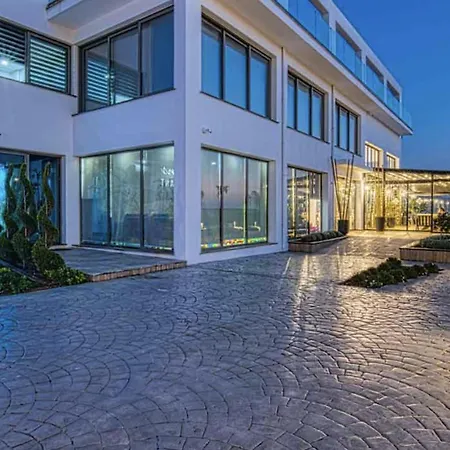 Four Seasons Life Ii - 1 1 Luxury Apartment *