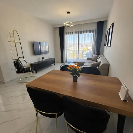 Long - Riverside Luxury Apartment *