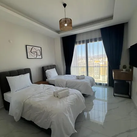 Long - Riverside Luxury Apartment *