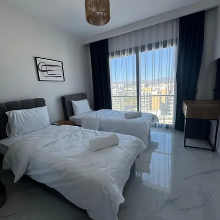 Long - Riverside Luxury Apartment *
