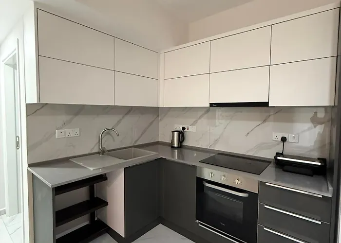 Riverside & Long Apartment