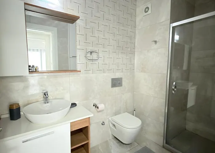 Riverside & Long Apartment